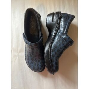 b.o.c. Born Concept Clogs Navy Black Croc Embossed Slip On Shoes Size 6.5
